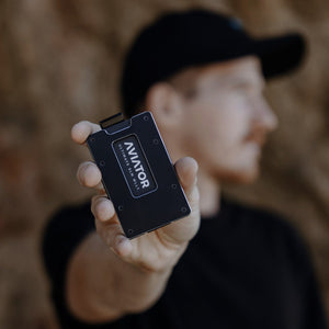aviatorwallet_obsidian_black_slide