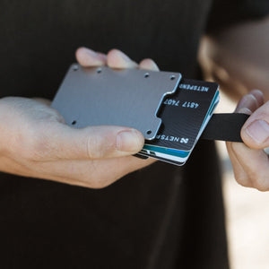aviator_wallet_brushed_sliver_slide_one