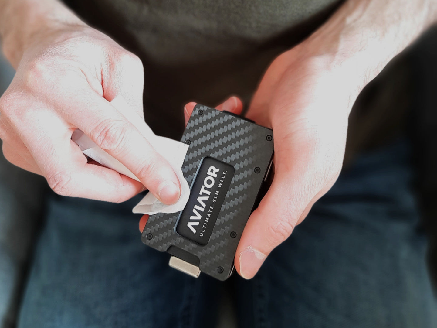 This is how to get your wallet rid of viruses and bacteria.