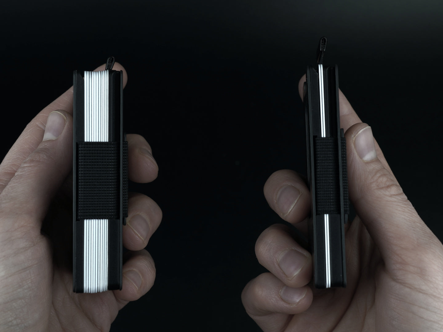 How do I adjust the AVIATOR Slim Wallet for the number of cards ...