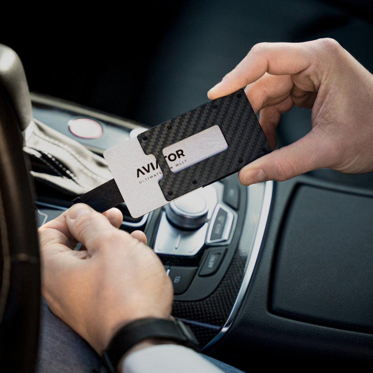 aviator_wallet_carbon_slide