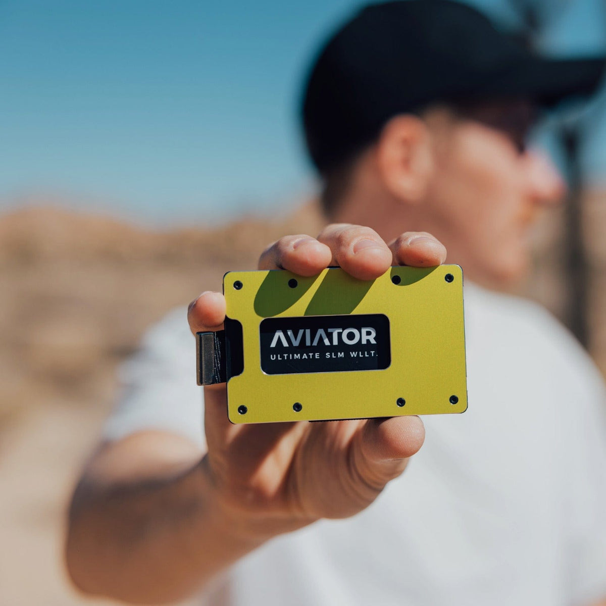 aviator_wallet_electric_lime_slide